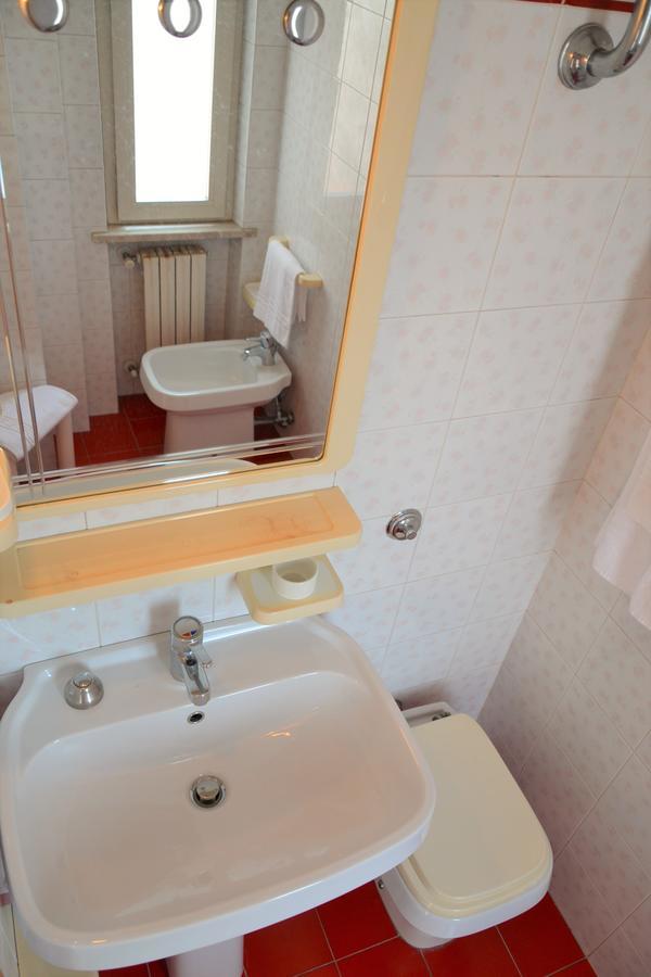 Hotel Antares Garni Giulianova Bagian luar foto