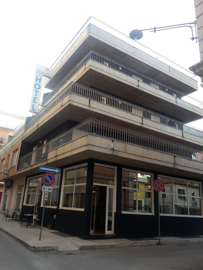 Hotel Antares Garni Giulianova Bagian luar foto