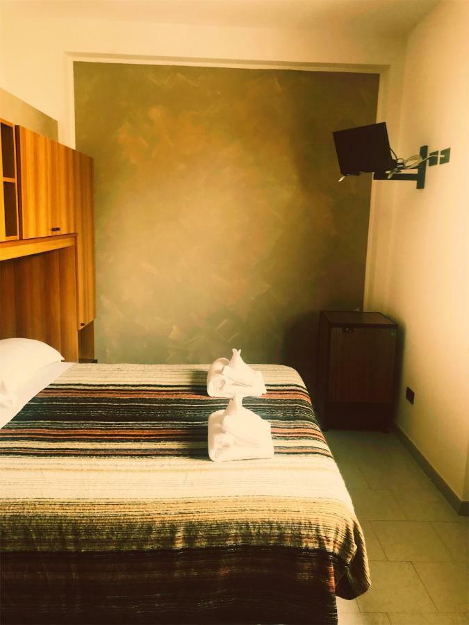 Hotel Antares Garni Giulianova Bagian luar foto